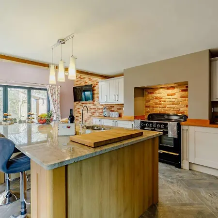 4 Bed In Maryport Oc-87097 Vakantiehuis